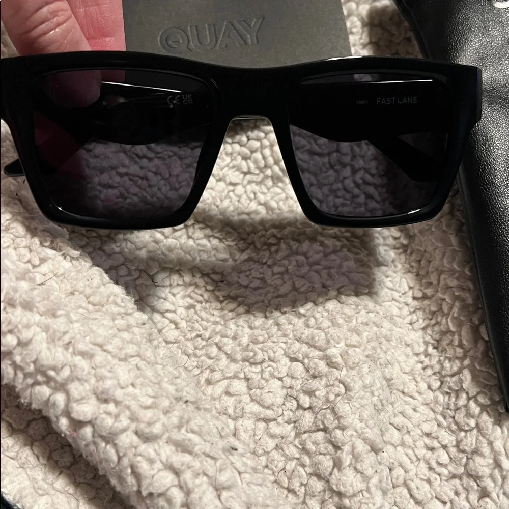 NWT QUAY FAST LANE SUNGLASSES